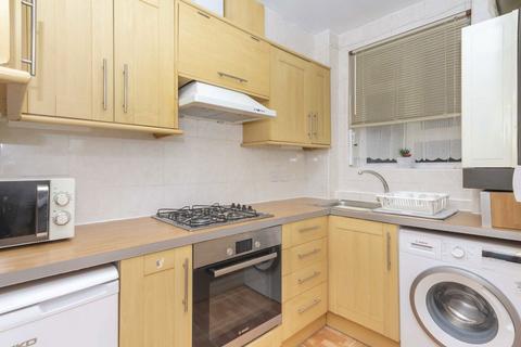2 bedroom flat to rent, Fulham Palace Road, Fulham SW6