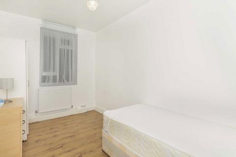 2 bedroom flat to rent, Fulham Palace Road, Fulham SW6