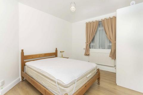 2 bedroom flat to rent, Fulham Palace Road, Fulham SW6