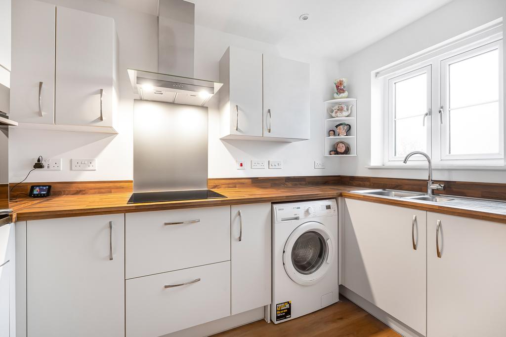 6 Kitchen 3 Woodbury Rise