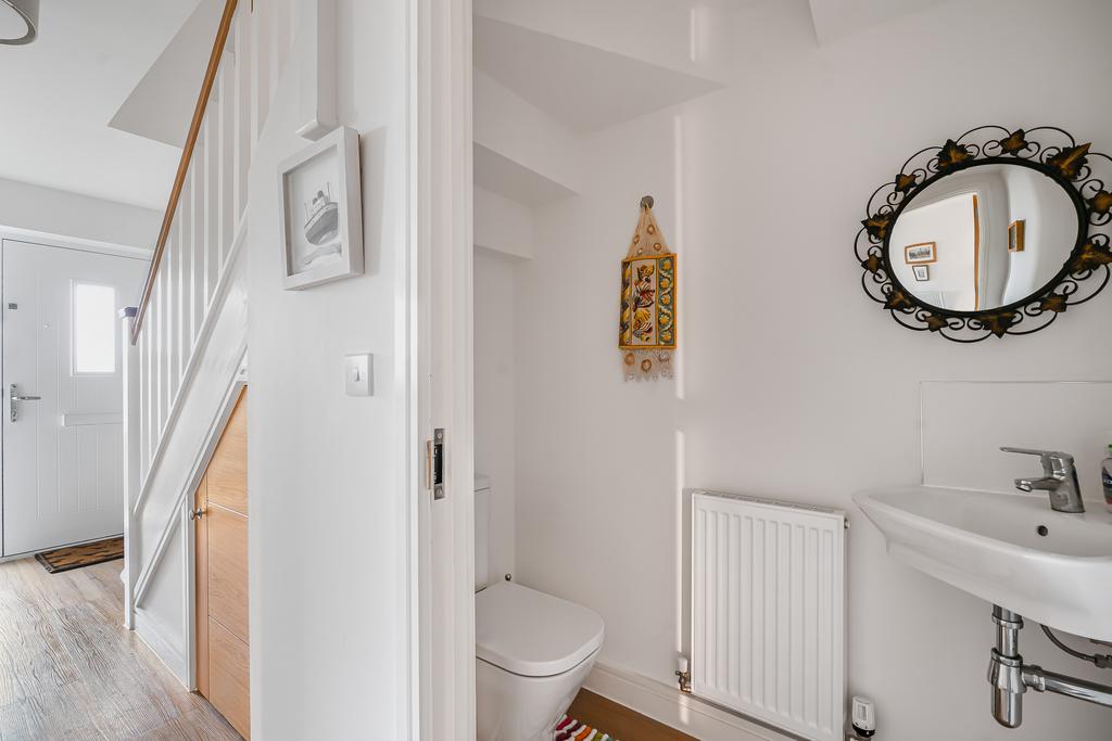 10 Cloakroom 3 Woodbury Rise
