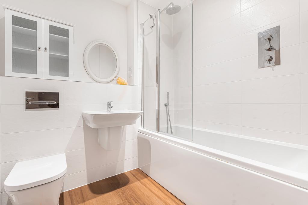 22 Bathroom 3 Woodbury Rise
