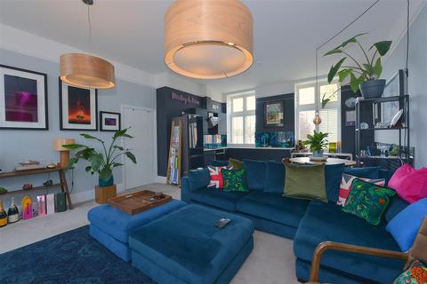 2 bedroom apartment for sale, Leighton Park, Bicton Heath, Shrewsbury