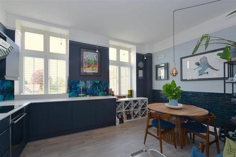 2 bedroom apartment for sale, Leighton Park, Bicton Heath, Shrewsbury