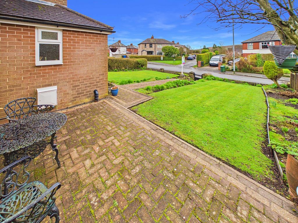 Front Seating to Garden