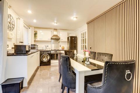 3 bedroom terraced house for sale, Astrid Gardens, Nottingham NG5