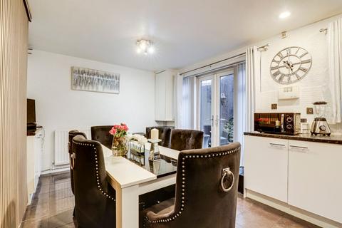 3 bedroom terraced house for sale, Astrid Gardens, Nottingham NG5