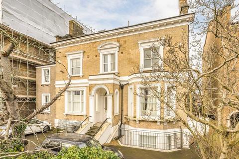 2 bedroom flat to rent, Balham High Road, London SW12