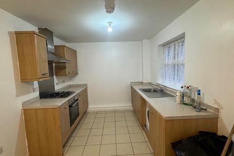 2 bedroom flat to rent, Piper Way, Ilford IG1