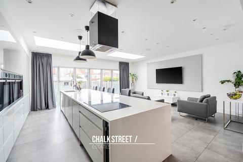 5 bedroom detached bungalow for sale, Stanley Road, Hornchurch, RM12