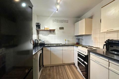 2 bedroom flat for sale, Maltby Drive, Enfield, EN1