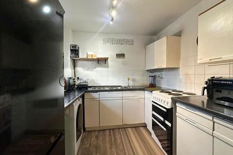 2 bedroom flat for sale, Maltby Drive, Enfield, EN1