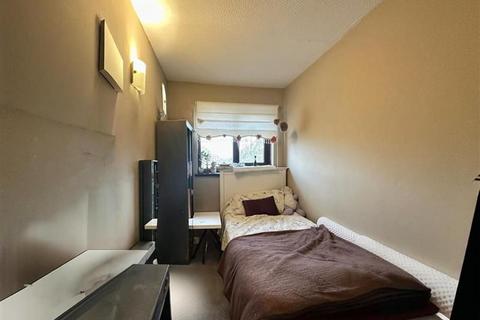 2 bedroom flat for sale, Maltby Drive, Enfield, EN1