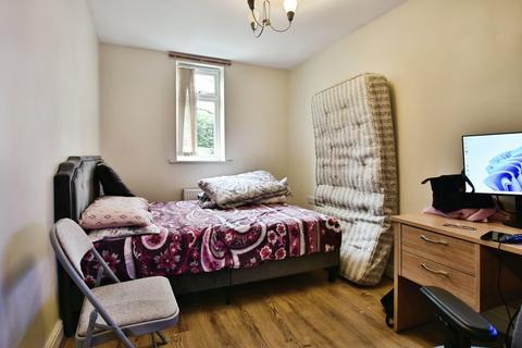 2 bedroom flat for sale, Regency Court, Altrincham, WA15