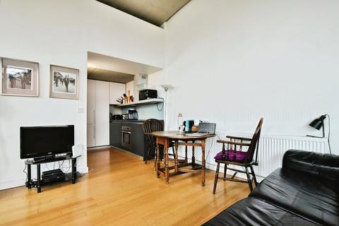 2 bedroom flat for sale, Woodfield Road, Greater Manchester, WA14