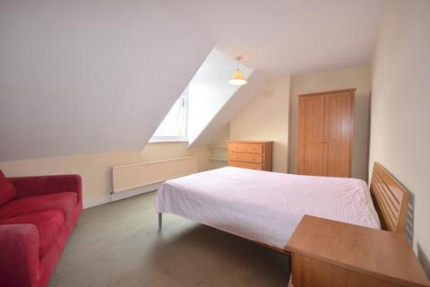 2 bedroom flat to rent, Glenluce Road Blackheath SE3