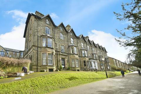 undefined, Broad Walk, Buxton, Derbyshire, SK17