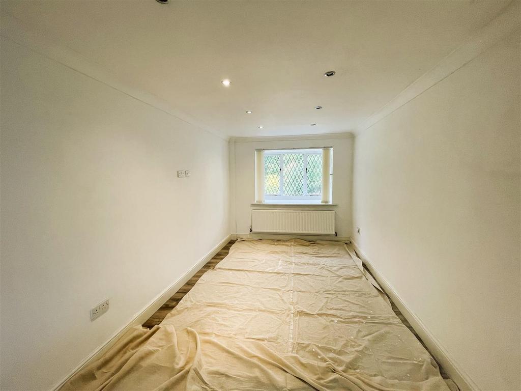 1a Fitzroy Close dining room.jpeg