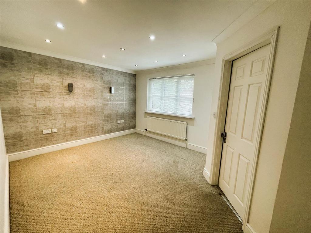 1a  Fitzroy Close bedroom 1.jpeg