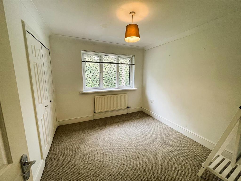 1a Fitzroy Close bedroom 3.jpeg