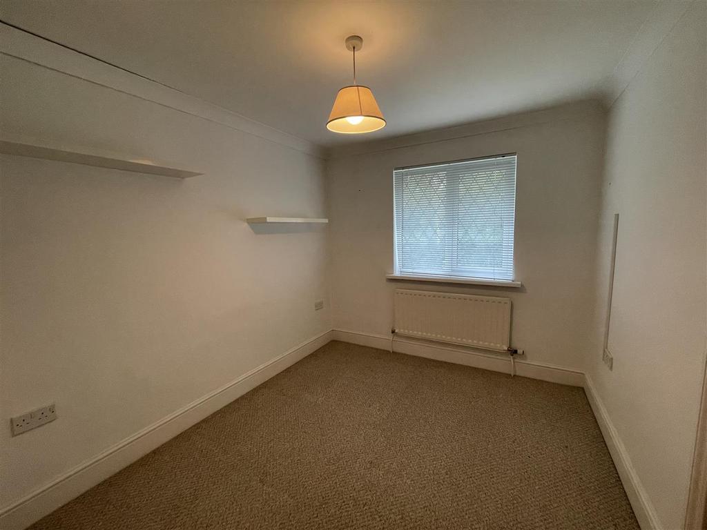 1a Fitzroy Close bedroom 4.jpeg