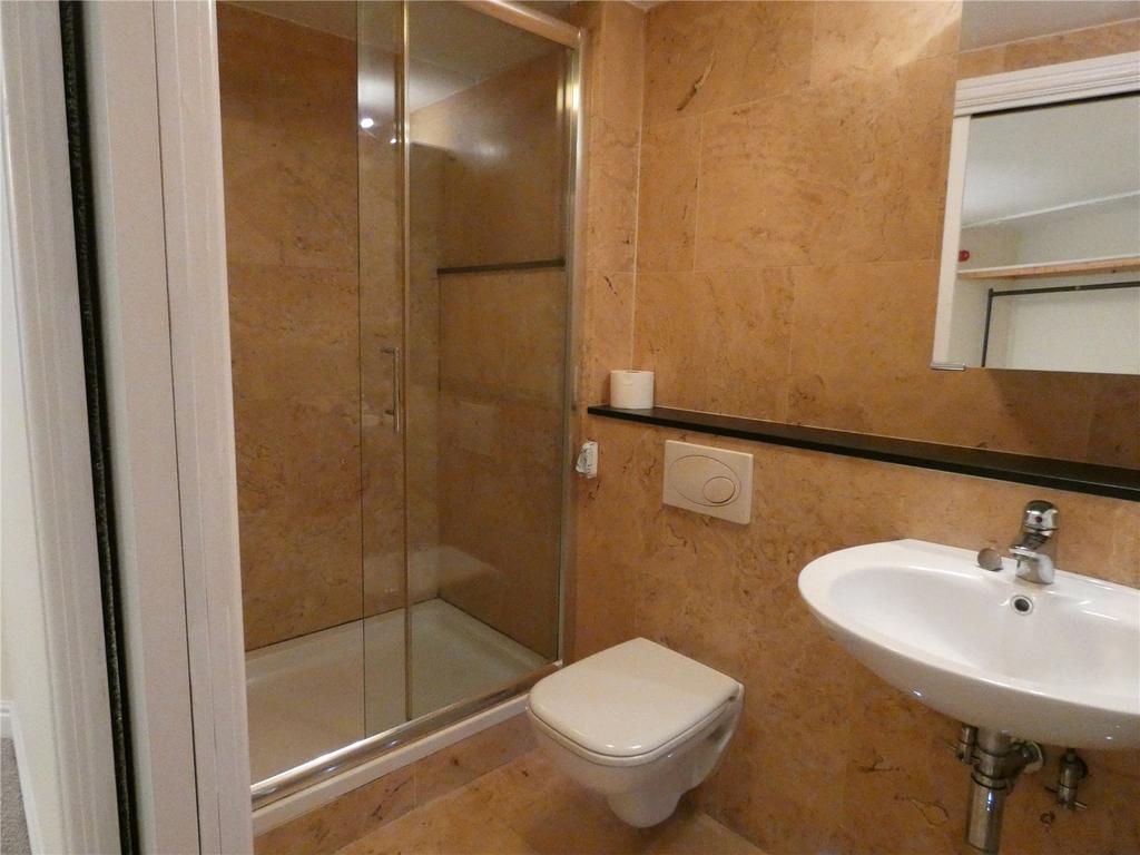 Lower Ground En-Suite