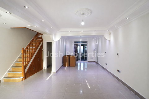 undefined, Pemberton Gardens, Romford RM6