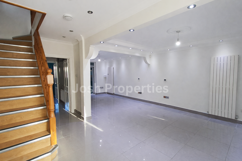 undefined, Pemberton Gardens, Romford RM6