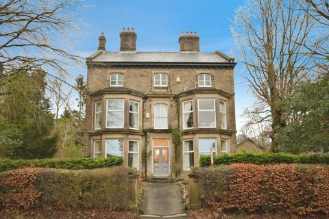 3 bedroom flat for sale, St. Johns Road, Buxton, Derbyshire, SK17