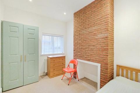 6 bedroom property to rent, Peel Road, Wembley, HA9