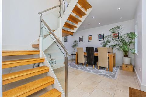 undefined, Styal Road, Gatley, Cheadle, Greater Manchester, SK8