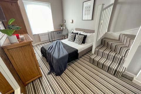 undefined, Nelson Street, L1 5DN,