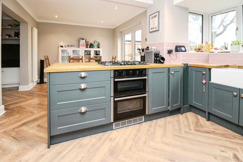 3 bedroom semi-detached house for sale, The Gardens, Leamington Spa, CV31