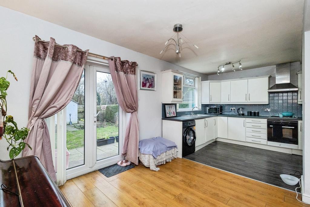 House in Tameside, Fairfield - More