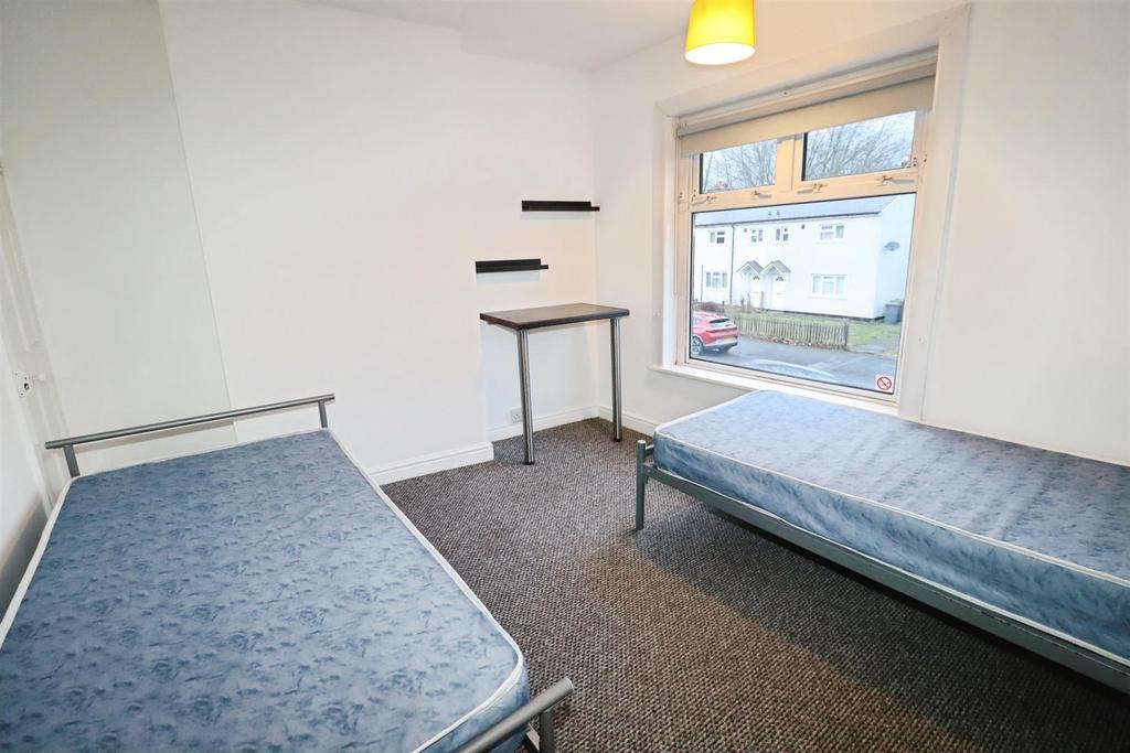 Bedroom 2.JPG