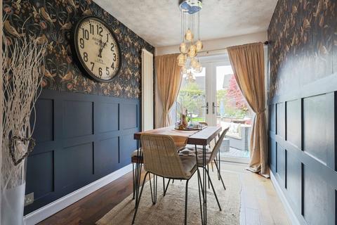 undefined, Robins Close, Droylsden, Manchester, Greater Manchester, M43