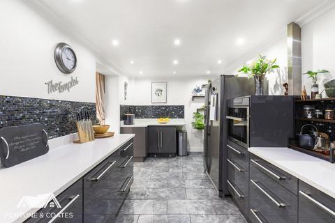 undefined, Carters Mead, Harlow
