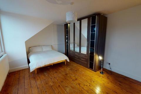 3 bedroom flat to rent, Flat 5 Myddleton