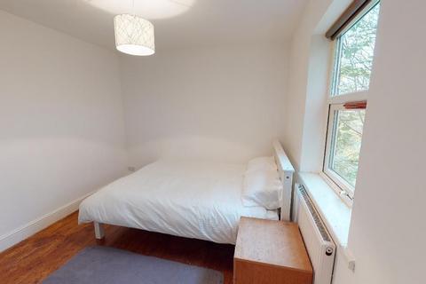 3 bedroom flat to rent, Flat 5 Myddleton