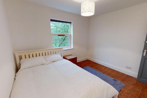 3 bedroom flat to rent, Flat 5 Myddleton
