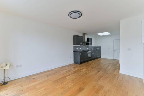 2 bedroom flat to rent, Station Road, Bromley, Sidcup, DA15