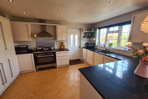 5 bedroom detached house for sale, Hill Drive, Whaley Bridge, High Peak, Derbyshire, SK23