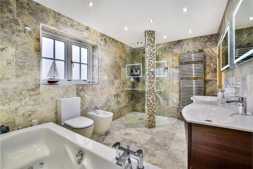 Luxury En-suite Bath
