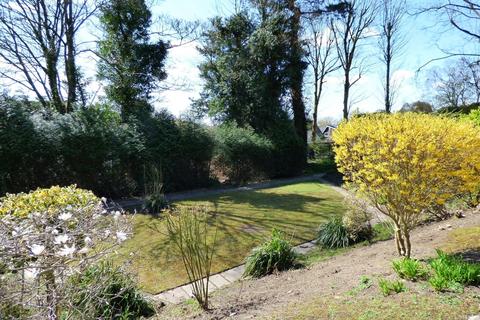 2 bedroom flat for sale, Buxton Road West, Disley, Stockport, Cheshire, SK12
