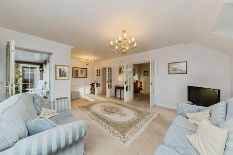 3 bedroom flat for sale, The Elms, Faulkners Lane, Knutsford, Cheshire, WA16
