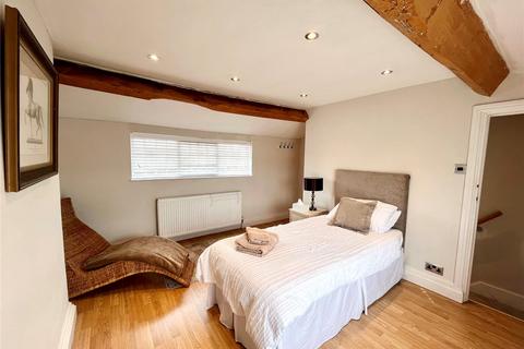 2 bedroom end of terrace house for sale, Millstone Passage, Macclesfield, Cheshire, SK11