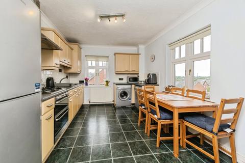 2 bedroom flat for sale, Eastgate, MACCLESFIELD, Cheshire, SK10