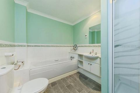 2 bedroom flat for sale, Eastgate, MACCLESFIELD, Cheshire, SK10