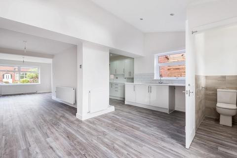 3 bedroom detached house to rent, Donnington Gardens, Walkden, , M28 3FW