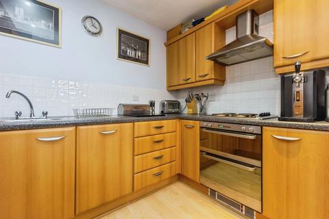 2 bedroom flat for sale, Albany Court, 43 Broad Road, Sale, Greater Manchester, M33